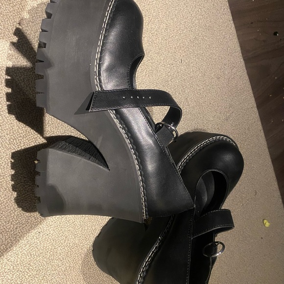 Delia’s creeper heels - Picture 2 of 7